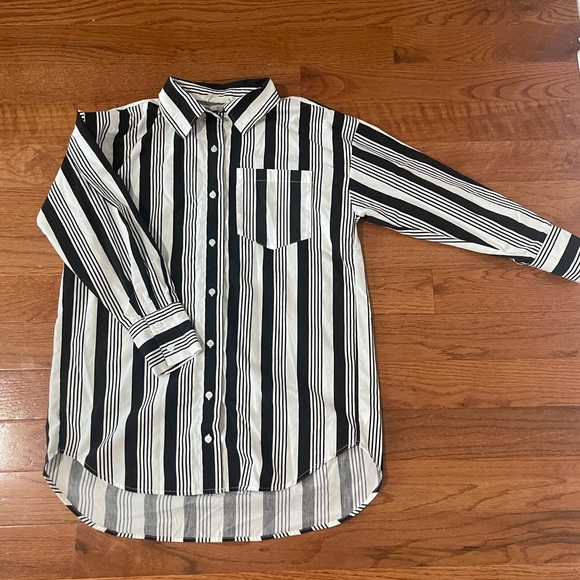 Women’s Outfit - Picture 2 of 5